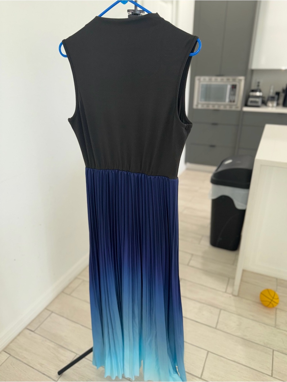 Sleeveless Black Bodice Ombre Pleated Maxi Dress in Blue